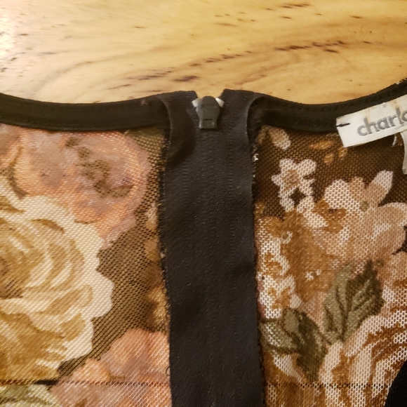 Charlotte Russe Small Black with flowers print Long Sleeve Short Romper - Picture 6 of 9